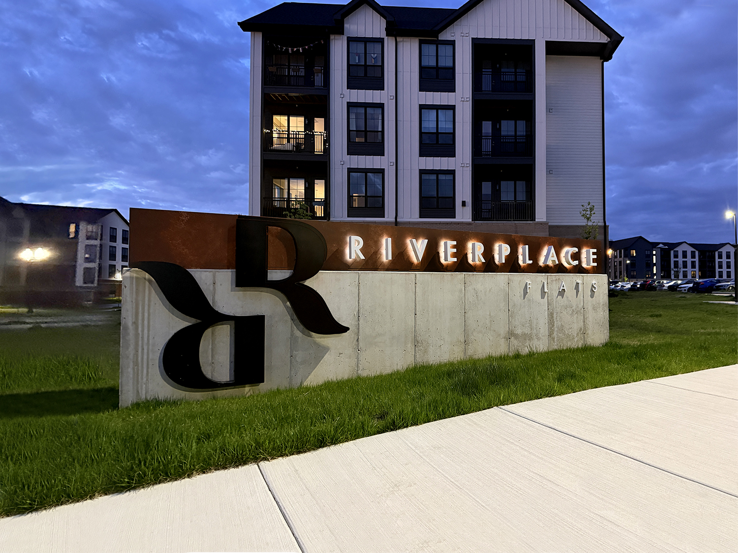Riverplace Back